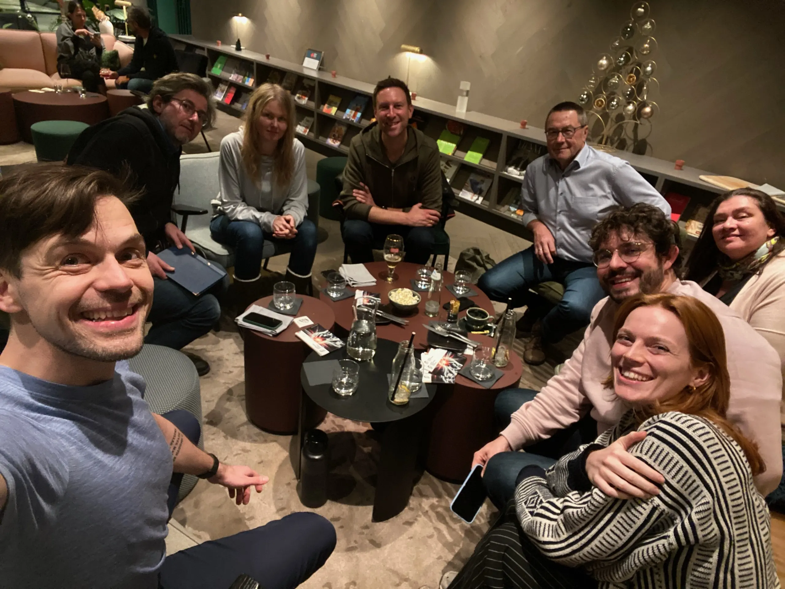 Group photo of a cluster headache meeting